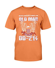 Load image into Gallery viewer, Never Underestimate An Old Man Who Has A DD-214 ATM-USVET62 T-Shirt
