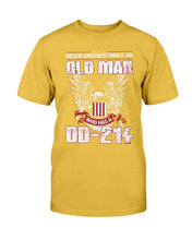 Load image into Gallery viewer, Never Underestimate An Old Man Who Has A DD-214 ATM-USVET62 T-Shirt
